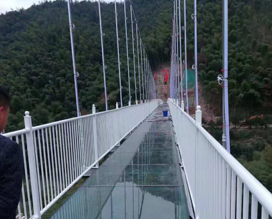玻璃吊桥