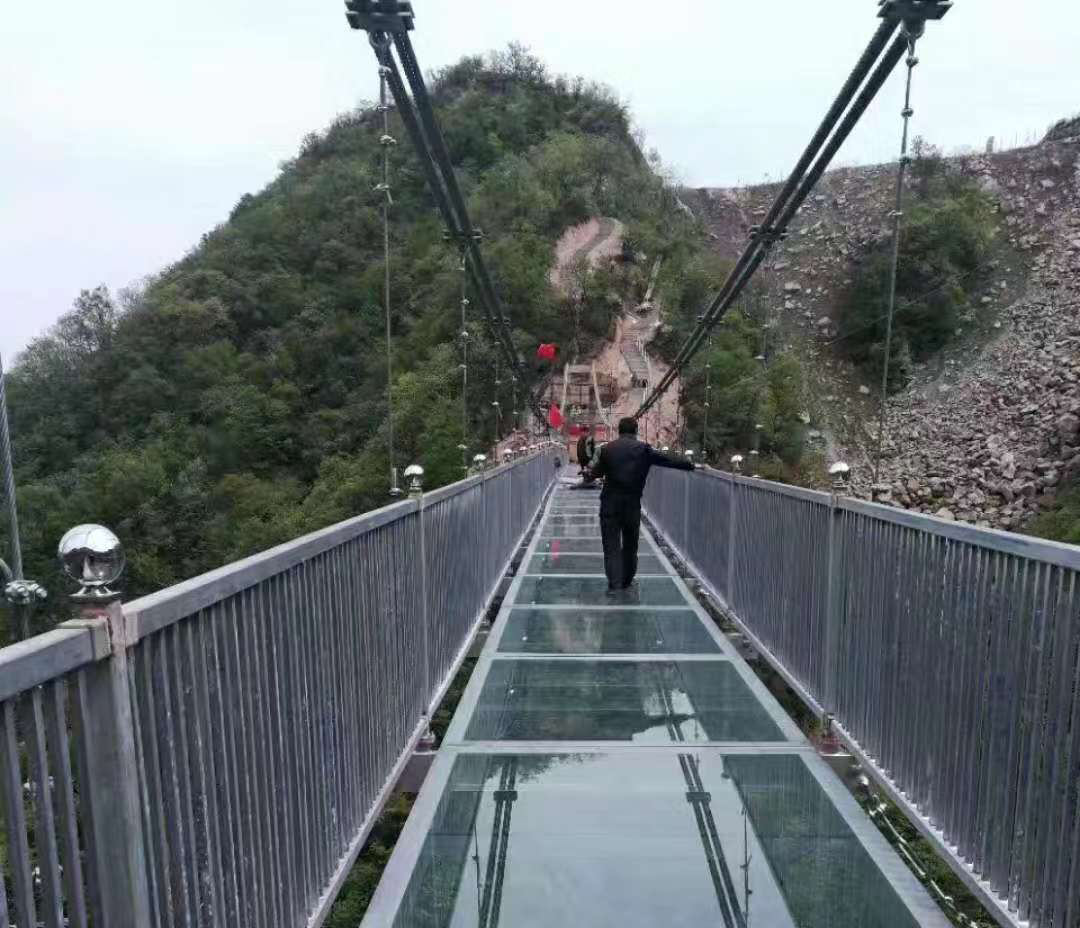玻璃吊桥