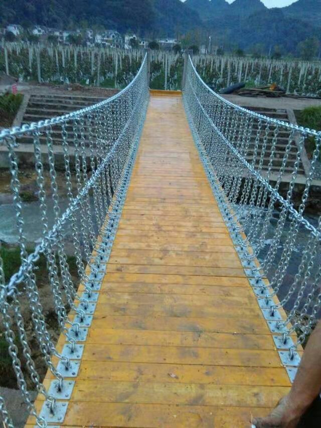 木质吊桥