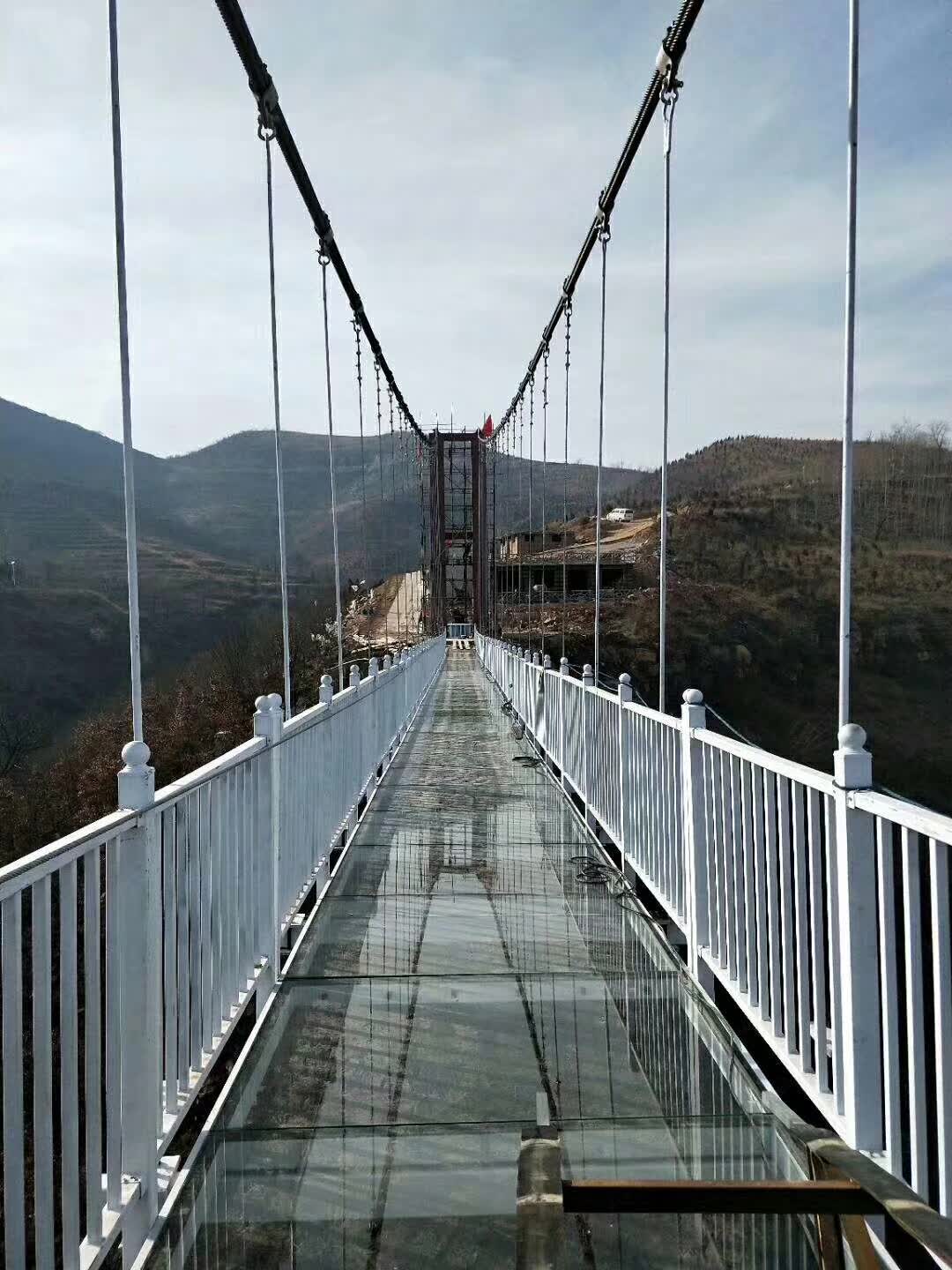 玻璃吊桥