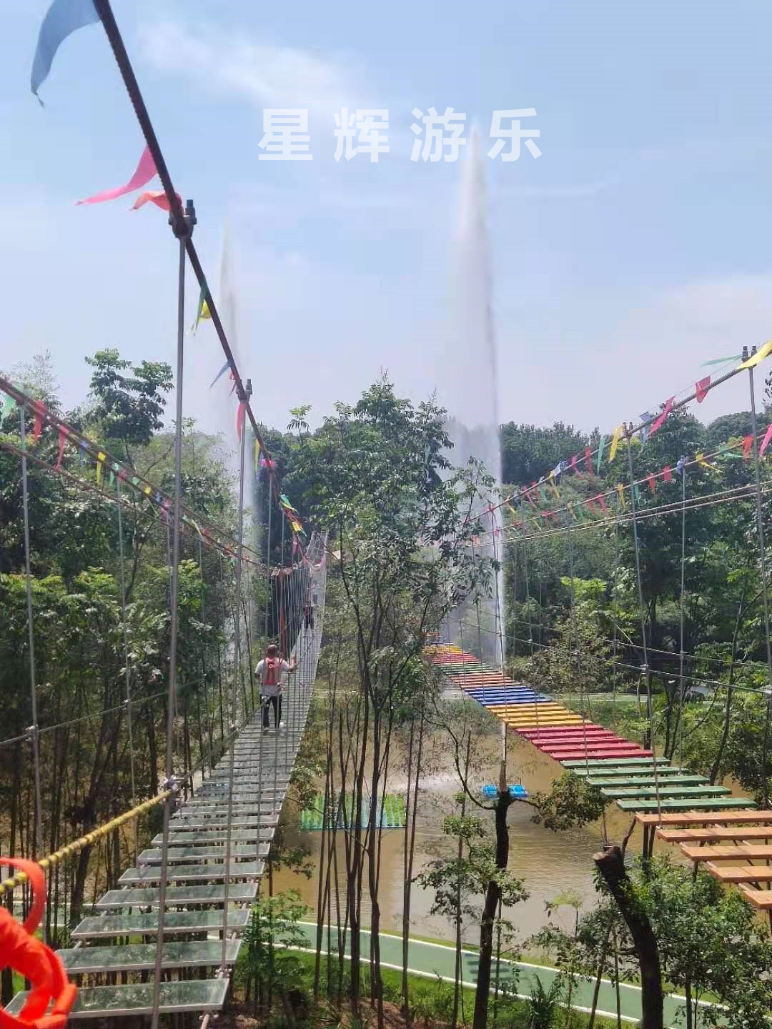 网红步步惊心吊桥施工厂家：步步惊心吊桥晃动危险吗？